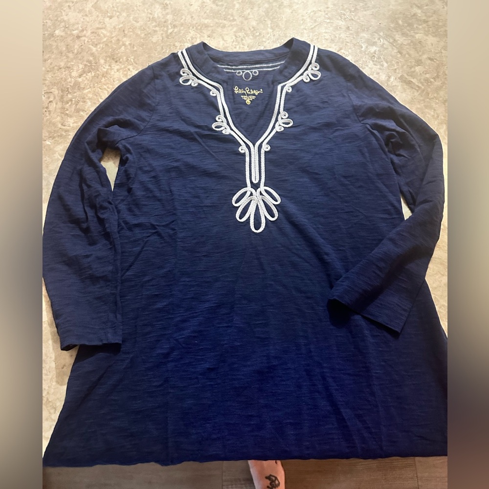 Lilly Pulitzer xsmall Navy Blue Tunic with White Embroidery. NWOT